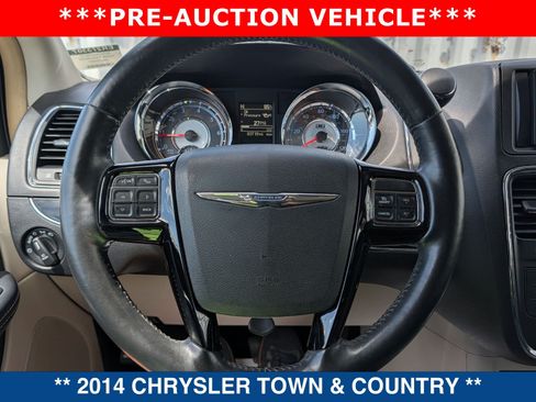 Used 2014 Chrysler Town & Country Touring-L FWD image 29