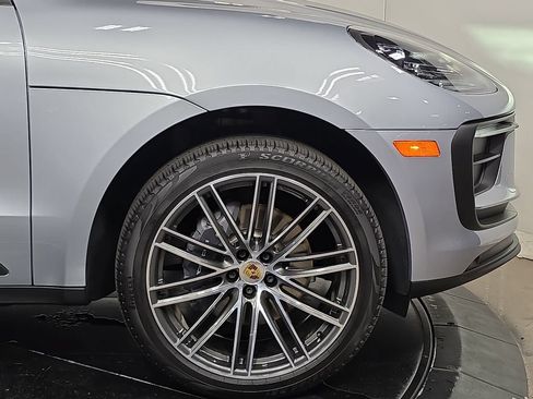 Certified 2026 Porsche Macan AWD/4WD image 11