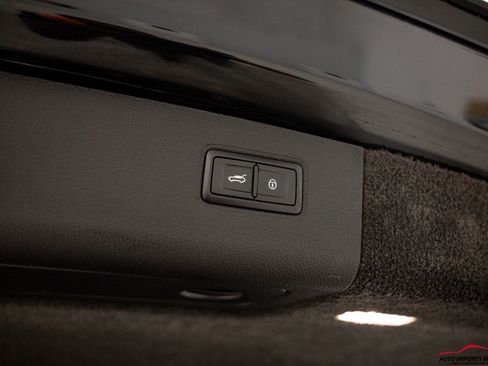 Used 2018 Bentley Bentayga image 64