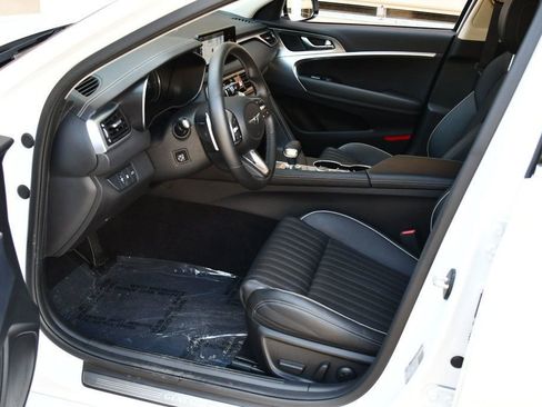 Used 2023 Genesis G70 3.3T RWD image 13