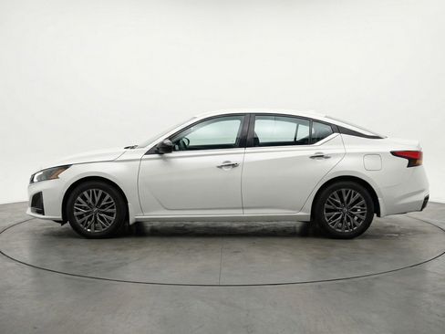 Used 2025 Nissan Altima 2.5 SV image 5