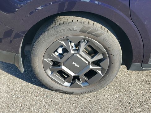 Certified 2025 Kia Carnival EX image 40