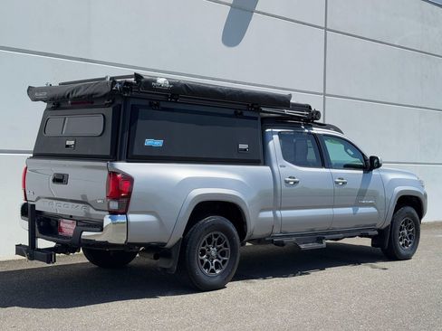 Used 2018 Toyota Tacoma SR5 AWD/4WD image 7