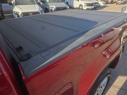 Used 2018 Chevrolet Colorado LT w/ LT Convenience Package image 12