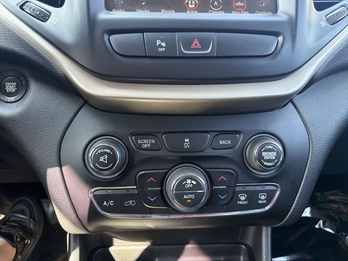 Used 2018 Jeep Cherokee Limited w/ High Altitude Package AWD/4WD image 26
