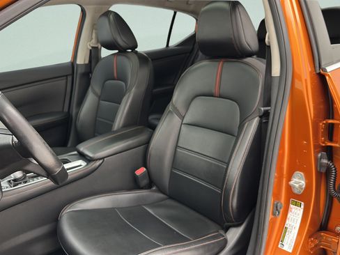Used 2022 Nissan Sentra SR w/ SR Premium Package FWD image 14