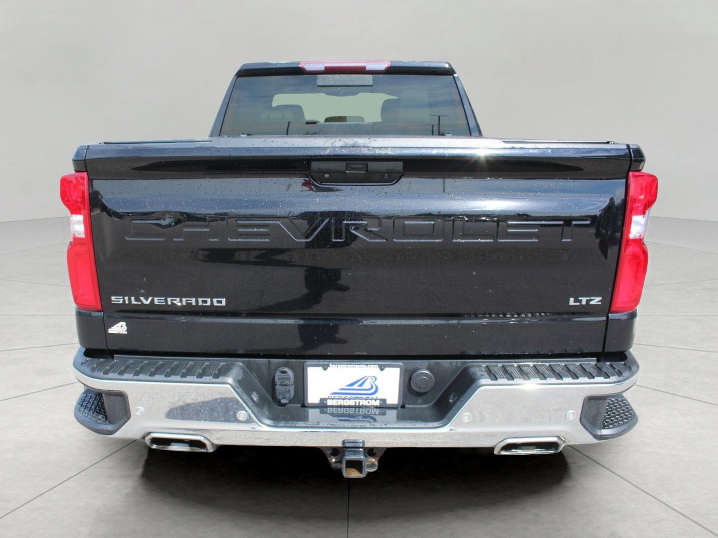 Used 2021 Chevrolet Silverado 1500 LTZ w/ LTZ Premium Package AWD/4WD image 6