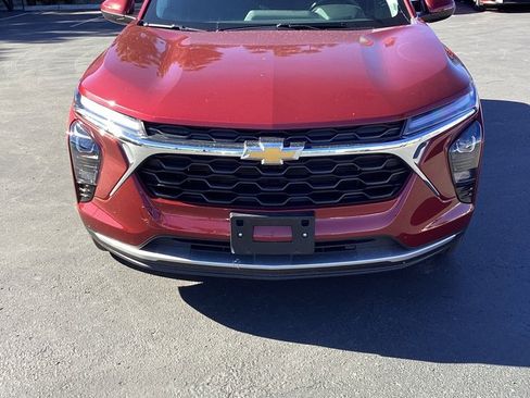 Used 2025 Chevrolet Trax LT w/ LT Convenience Package image 4