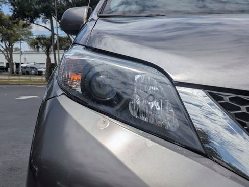 Used 2011 Toyota Sienna SE w/ Preferred Pkg FWD image 10