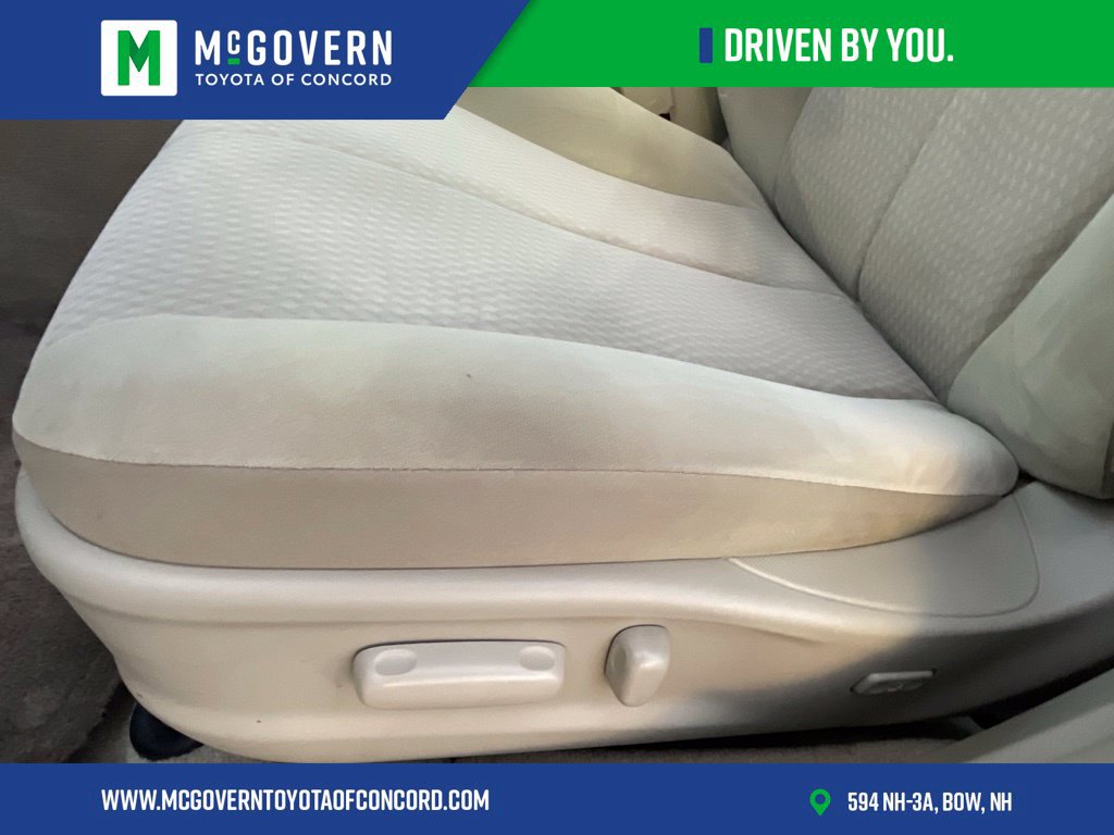 Used 2010 Toyota Camry LE FWD image 12