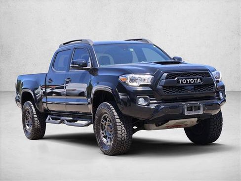 Used 2020 Toyota Tacoma TRD Sport w/ Technology Package AWD/4WD image 3