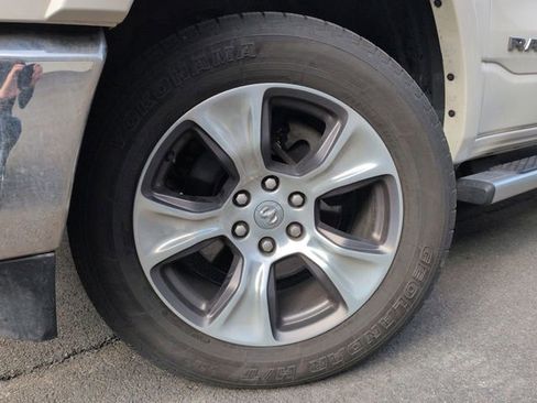 Used 2019 RAM 1500 Laramie image 7