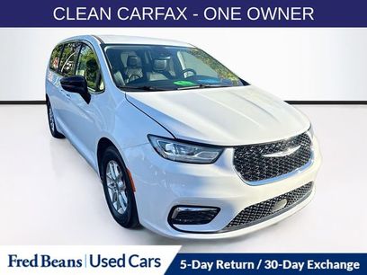 Used 2024 Chrysler Pacifica Touring-L