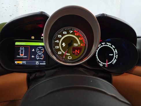 Used 2017 Ferrari California T image 5