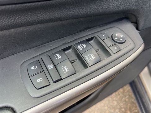 Certified 2019 Jeep Cherokee Latitude Plus w/ Comfort/Convenience Group image 10