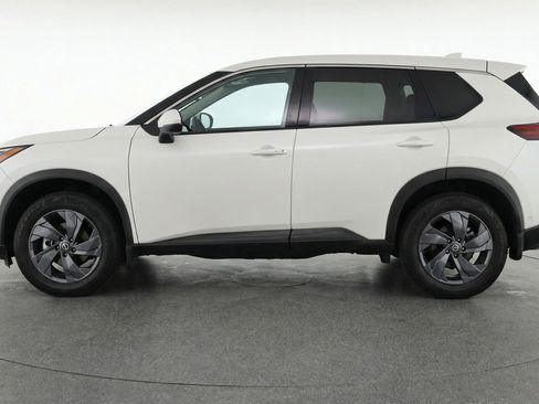 Used 2025 Nissan Rogue SV image 5