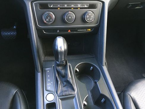 Used 2018 Volkswagen Atlas SE FWD image 19