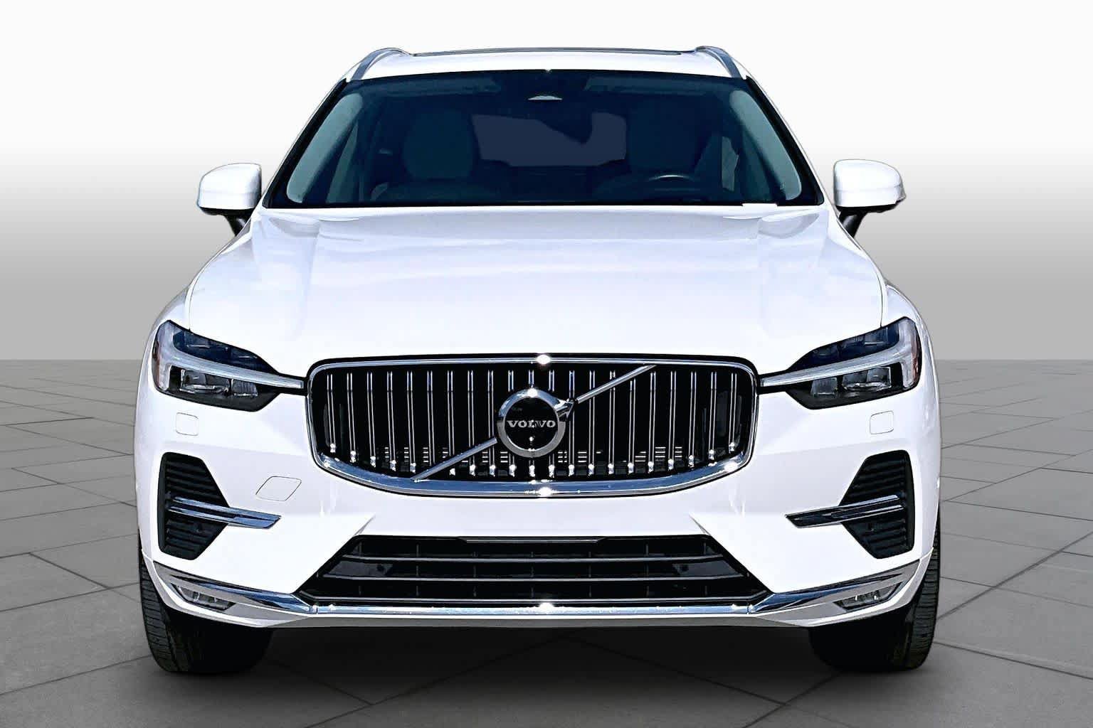 Used 2023 Volvo XC60 B5 Ultimate w/ Climate Package AWD/4WD image 4