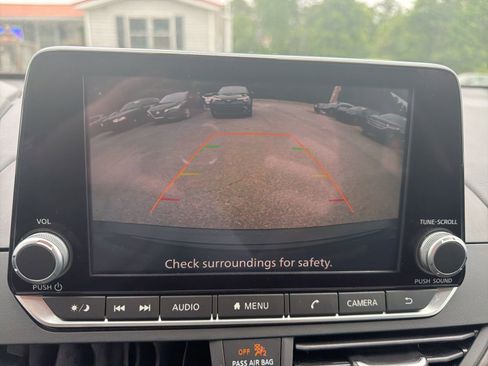 Used 2025 Nissan Altima 2.5 SV FWD image 12