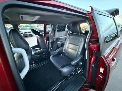Used 2015 Toyota Sienna SE Premium image 26
