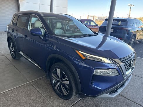 Used 2021 Nissan Rogue SL image 3