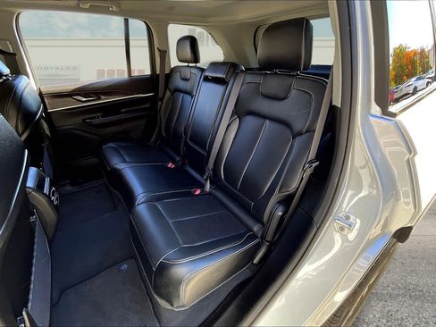 Certified 2023 Jeep Grand Cherokee Limited image 22