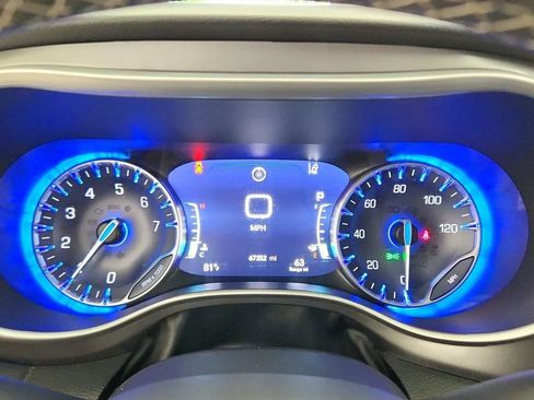 Used 2024 Chrysler Pacifica Touring-L FWD image 15
