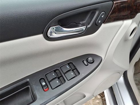 Used 2016 Chevrolet Impala LT image 16