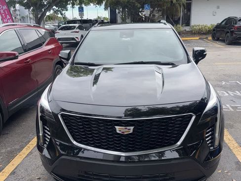 Used 2023 Cadillac XT4 Sport w/ Driver Assist Package FWD image 3