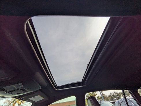 Used 2017 Toyota RAV4 SE image 22