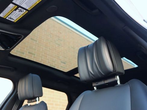 Used 2025 Land Rover Range Rover Velar Dynamic HSE image 14