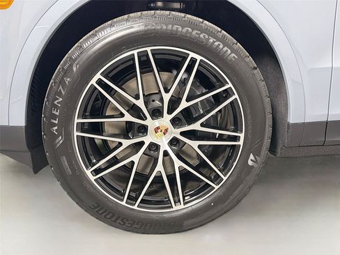 Certified 2026 Porsche Cayenne AWD/4WD image 11