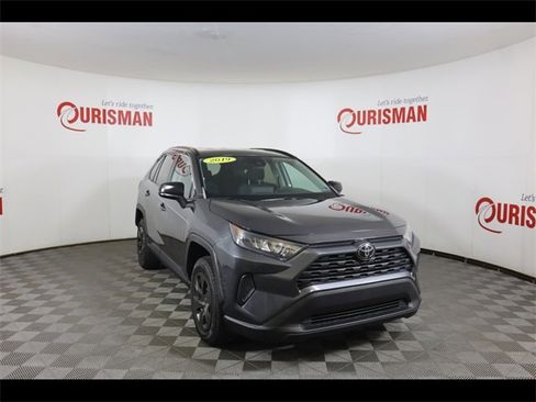 Used 2019 Toyota RAV4 LE image 10