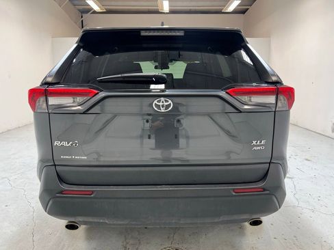 Used 2022 Toyota RAV4 XLE image 10