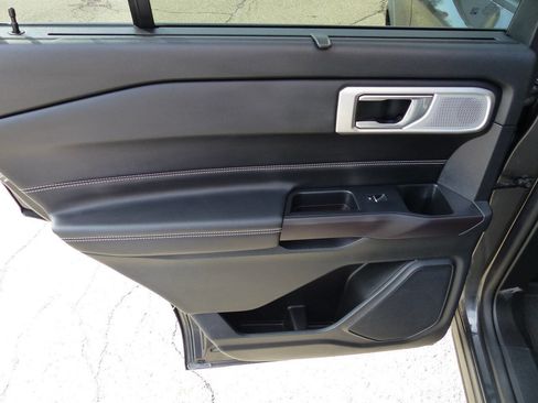 Used 2020 Ford Explorer ST w/ ST Street Pack image 23