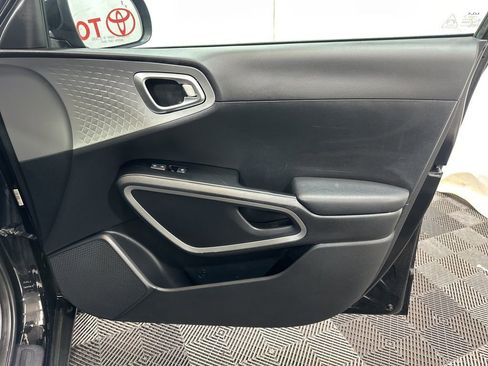 Used 2022 Kia Soul LX w/ Technology Package image 11