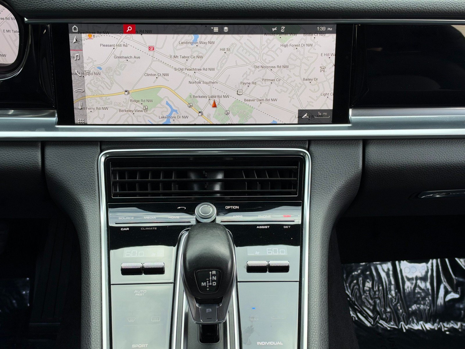 Used 2018 Porsche Panamera image 24