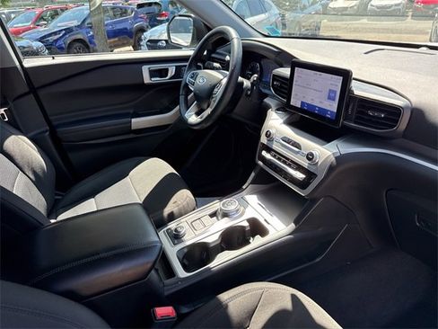Used 2022 Ford Explorer XLT image 30