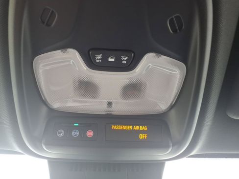 Used 2025 Chevrolet Colorado Trail Boss AWD/4WD image 29