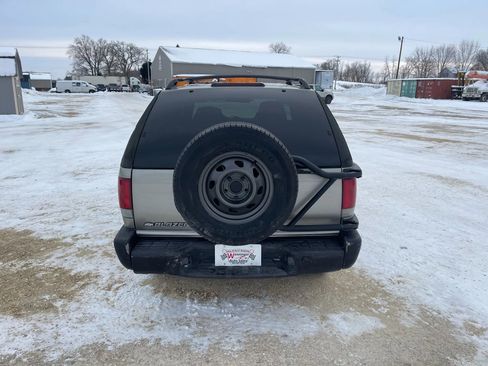 Used 2001 Chevrolet Blazer LS w/ Preferred Equipment Group image 3