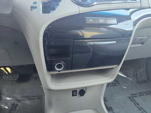 Used 2012 Toyota Sienna LE image 27