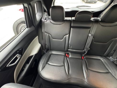 Used 2025 Jeep Compass Limited image 40