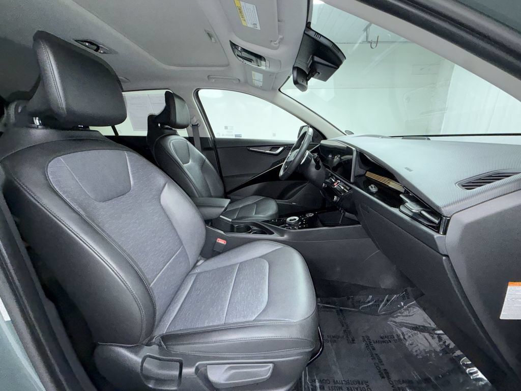 Used 2024 Kia Niro SX Touring FWD image 18