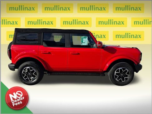 Used 2023 Ford Bronco Outer Banks image 2