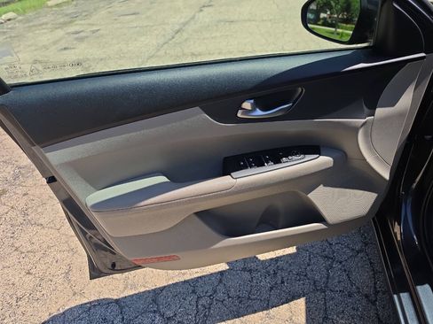 Used 2019 Kia Forte LXS FWD image 9