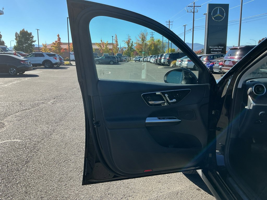 Used 2025 Mercedes-Benz GLC 350e 4MATIC w/ Driver Assistance Package image 15