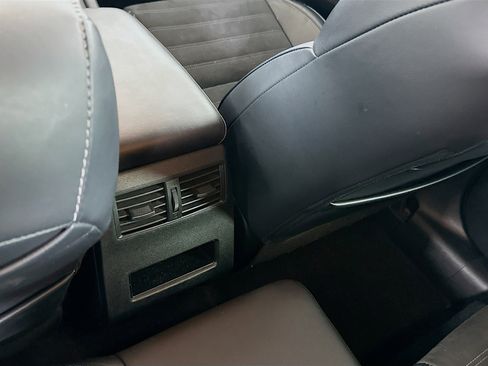 Used 2024 Mitsubishi Outlander SE image 27