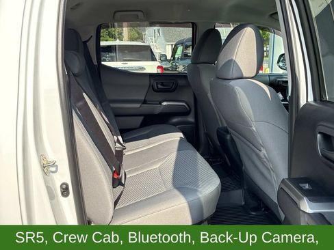 Used 2020 Toyota Tacoma SR5 AWD/4WD image 10