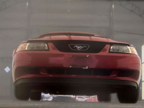 Used 2000 Ford Mustang Convertible RWD image 3