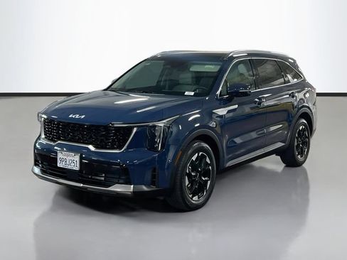 Certified 2024 Kia Sorento S w/ Panoramic Sunroof Package FWD image 3